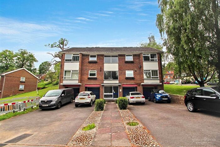2 Bedroom Apartment For Sale In Starlings Drive, Tilehurst, Reading, RG31