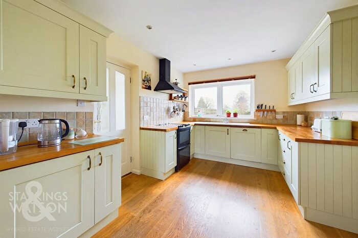 4 Bedroom Chalet For Sale In Norwich Road, Lingwood, Norwich, NR13