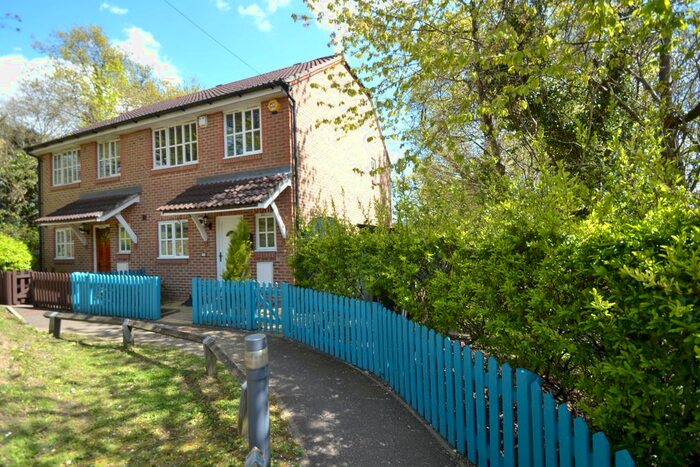 3 Bedroom Semi-Detached House To Rent In Ladywood Road, Darenth - Dartford DA2