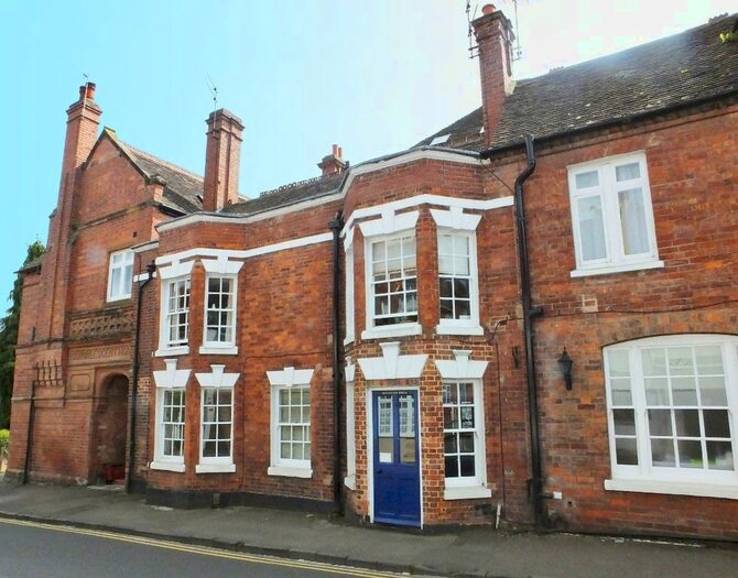 2 Bedroom Flat To Rent In High Street, Kenilworth, CV8