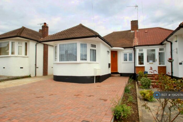 3 Bedroom Bungalow To Rent In Borkwood Way, Orpington, BR6
