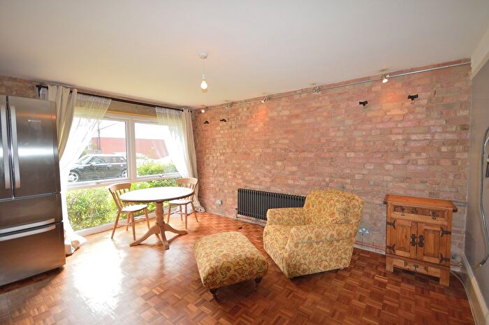1 Bedroom Flat For Sale In Lucerne Close, Southgate, N13