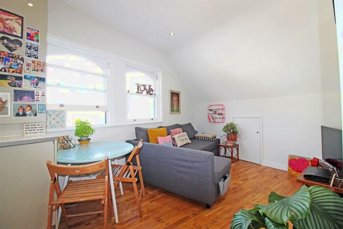 1 Bedroom Flat To Rent In Vale Road, Portslade, BN41