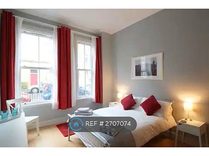 2 Bedroom Flat To Rent In Cathcart Place, Edinburgh, EH11