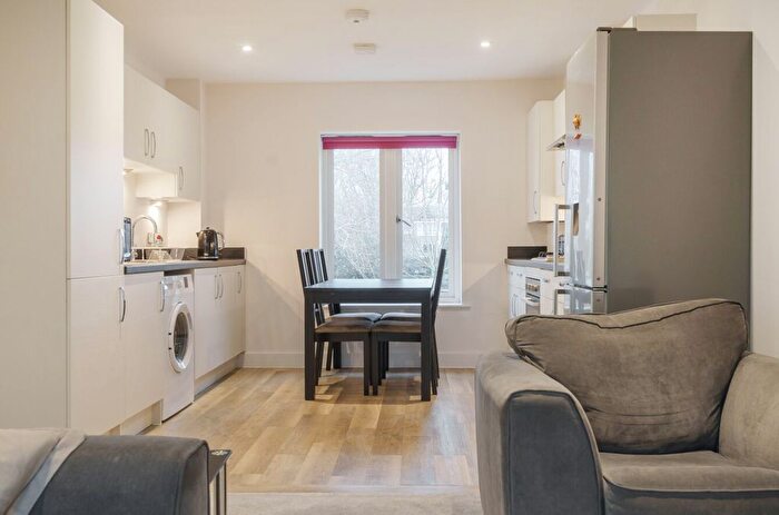1 Bedroom Flat For Sale In King William Close, Chichester, PO19