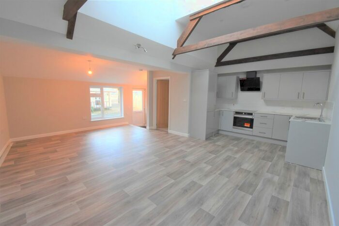 1 Bedroom Flat To Rent In Uffculme, Cullompton, Devon EX15