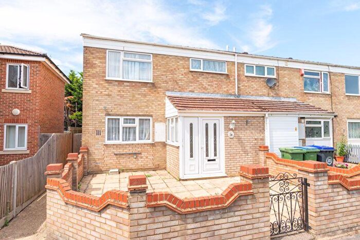 3 Bedroom Terraced House For Sale In Hurtwood Road, Walton-On-Thames, KT12