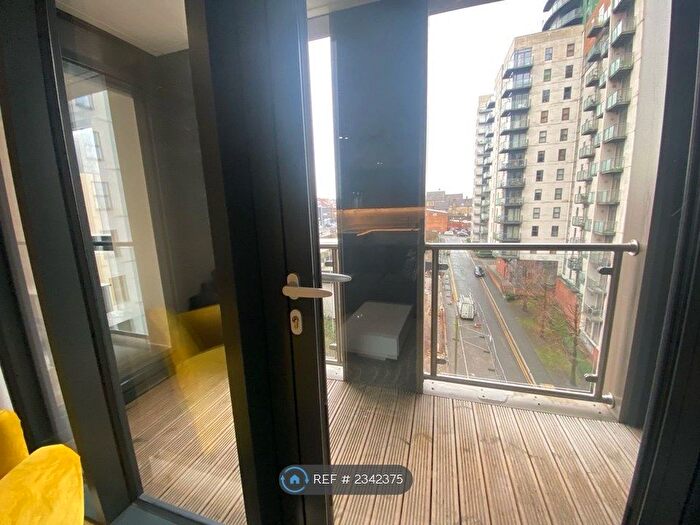 2 Bedroom Flat To Rent In Cheetham Hill Road, Manchester, M4