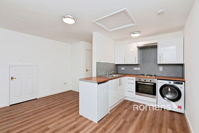 1 Bedroom Flat To Rent In Mead Lane, Farnham, Surrey, GU9