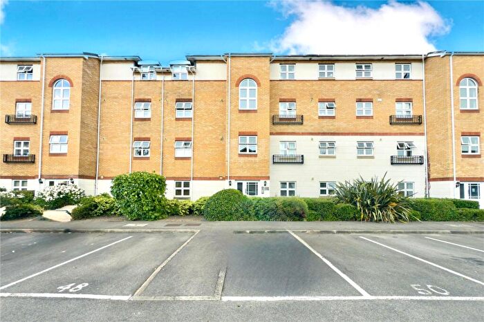 2 Bedroom Flat For Sale In Ogden Park, Bracknell, Berkshire, RG12