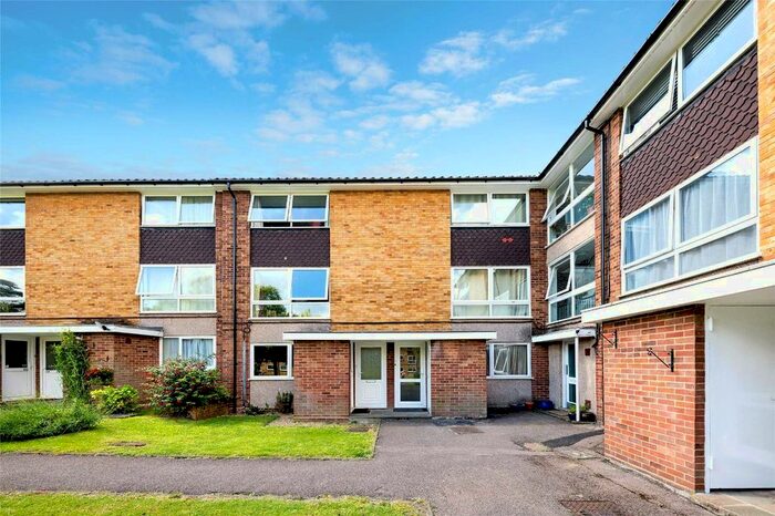 2 Bedroom Flat To Rent In Basinghall Gardens, Sutton, Surrey, SM2