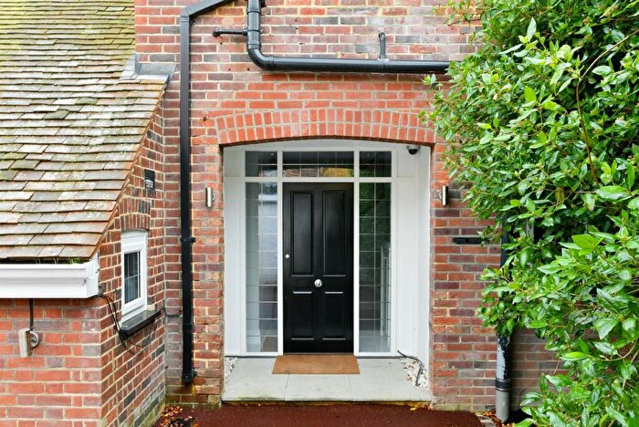4 Bedroom Apartment To Rent In Woodland Way Kingswood Surrey, KT20