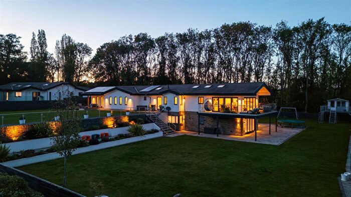 6 Bedroom Detached House For Sale In Stretton Hall, Oadby, LE2