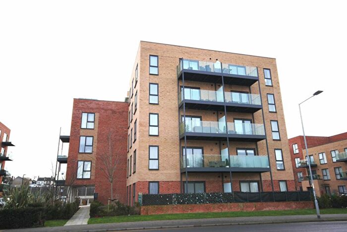 2 Bedroom Flat To Rent In Prospects Place, Fairfax Drive, Westcliff-On-Sea, SS0