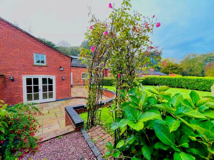 3 Bedroom Barn Conversion To Rent In Hall Estate, Hoar Cross, DE13