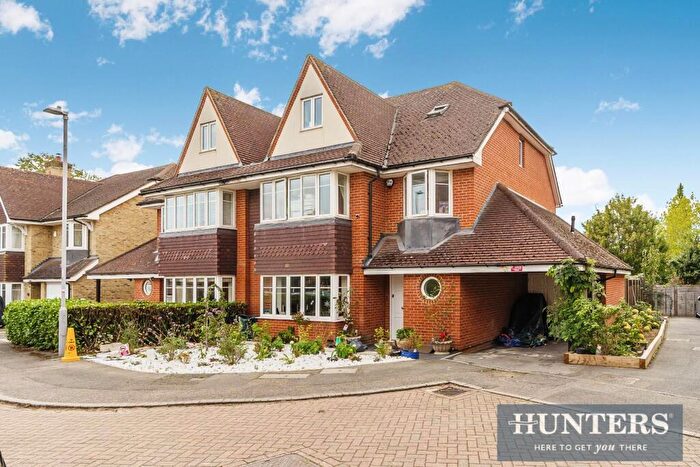 5 Bedroom Semi-Detached House For Sale In Lower Green Gardens, Worcester Park, KT4