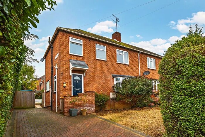 3 Bedroom Semi Detached House For Sale In Banbury, Oxfordshire, OX16