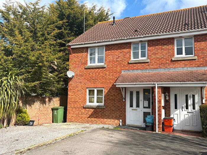 3 Bedroom End Of Terrace House For Sale In Marsh Farm Lane, Swindon, SN1