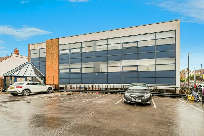 1 Bedroom Apartment For Sale In The Backs, Chesham, HP5