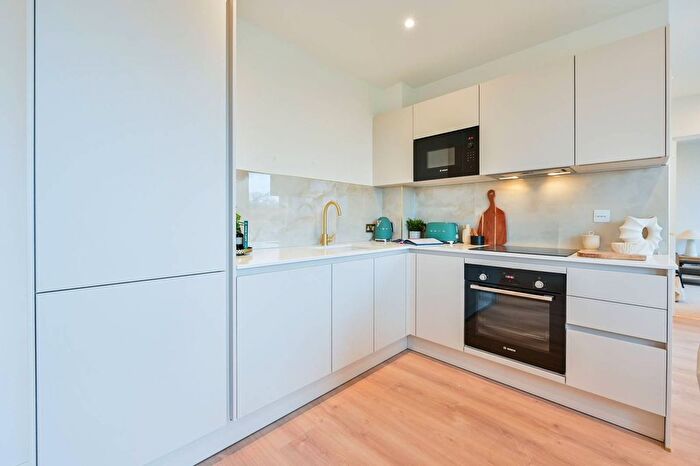 1 Bedroom Flat To Rent In Solomons Passage, Peckham Rye, London, SE15