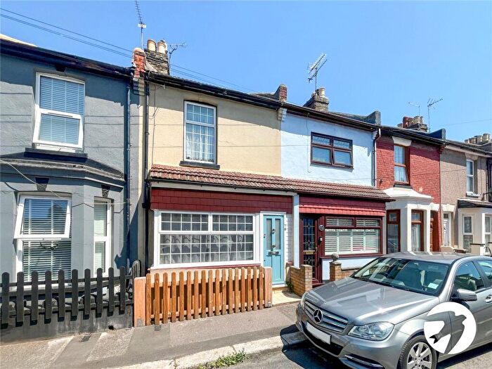 3 Bedroom Terraced House To Rent In Gordon Road, Gillingham, Kent, ME7