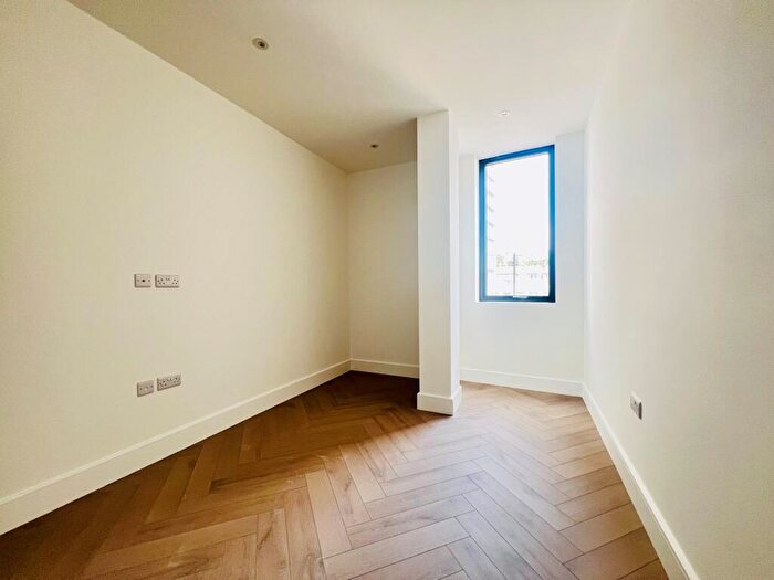 2 Bedroom Apartment To Rent In High Street, CR0