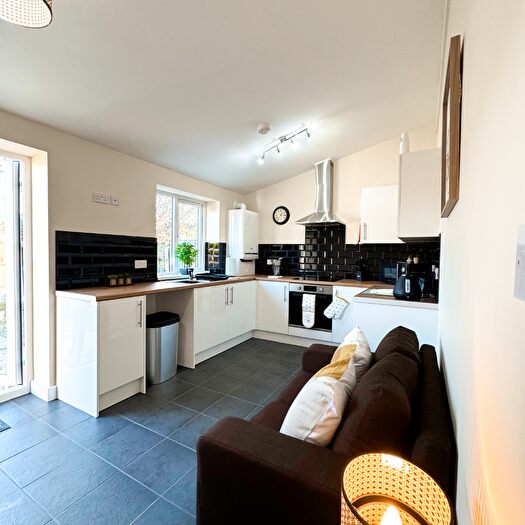 5 Bedroom House Of Multiple Occupation For Sale In Lincoln Street, DN11