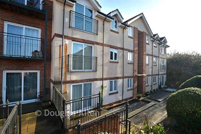 2 Bedroom Flat For Sale In Lower Southend Road, Wickford, Essex, SS11