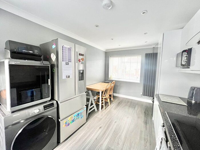 2 Bedroom End Terrace House To Rent In Stuart Close, Brentwood, CM15