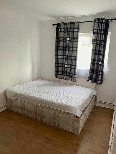 2 Bedroom Flat To Rent In High Street, Romford, RM1