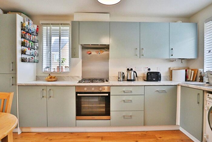 3 Bedroom Semi-Detached House For Sale In Hindscarth Way, Leeds, LS9