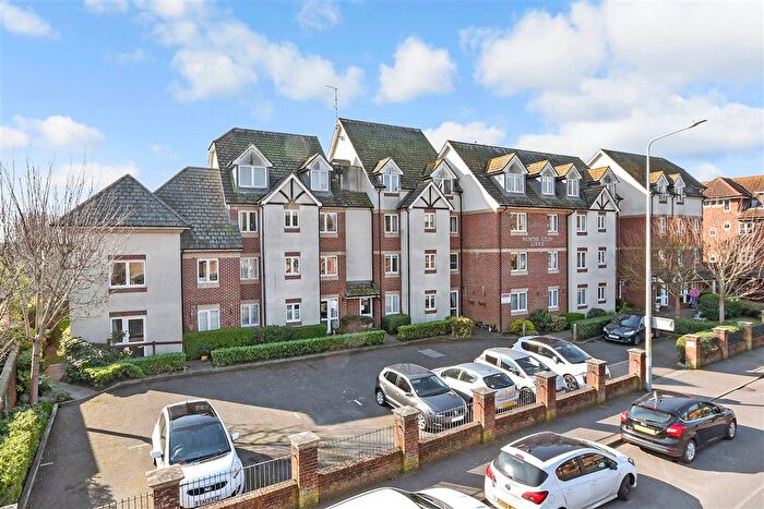 1 Bedroom Flat For Sale In East Street, Hythe, Kent, CT21