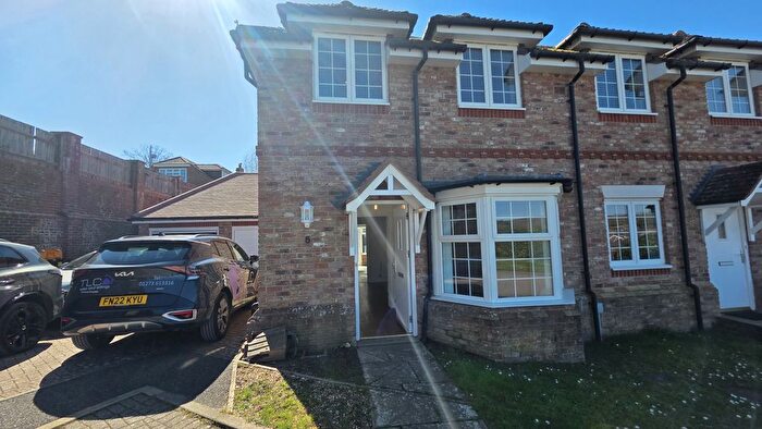 3 Bedroom Semi-Detached House To Rent In Horseshoe Close, Findon, BN14
