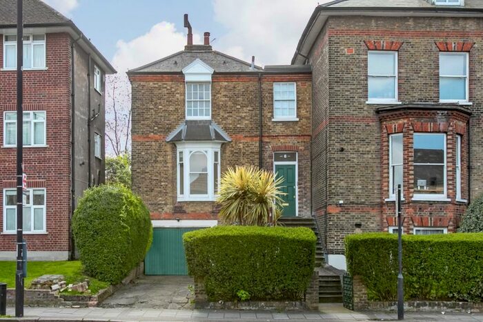 1 Bedroom Apartment To Rent In Thurlow Park Road, Dulwich, London, SE21