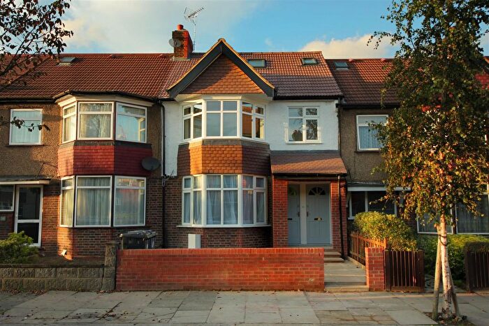 1 Bedroom Flat To Rent In Court Way, W3