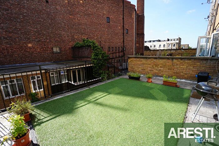 3 Bedroom Flat To Rent In Flat, Seven Sisters Road, London, N4