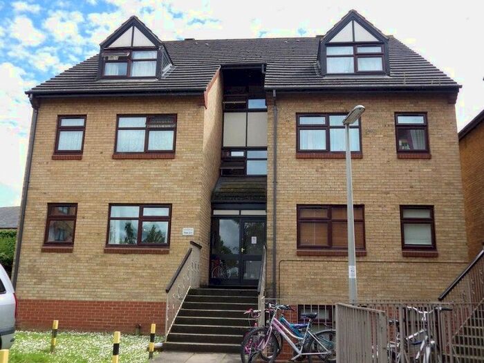 2 Bedroom Flat To Rent In Duke Street, Banbury, Oxfordshire, OX16