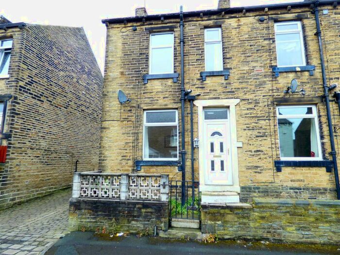 2 Bedroom End Of Terrace House To Rent In Woodside Crescent, Halifax, HX3