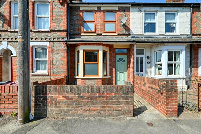 2 Bedroom Terraced House For Sale In Briants Avenue, Caversham, RG4