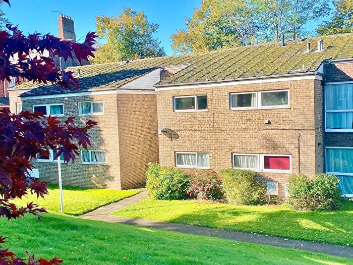 2 Bedroom Apartment For Sale In Lone Pine Court, Brixworth, Northamptonshire, NN6
