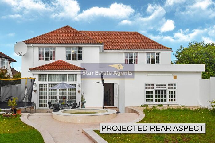 4 Bedroom Property For Sale In Highland Avenue, Ealing, Greater London, W7