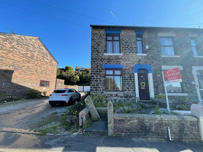 3 Bedroom Semi-Detached House For Sale In Cooper Street, Oldham, OL4
