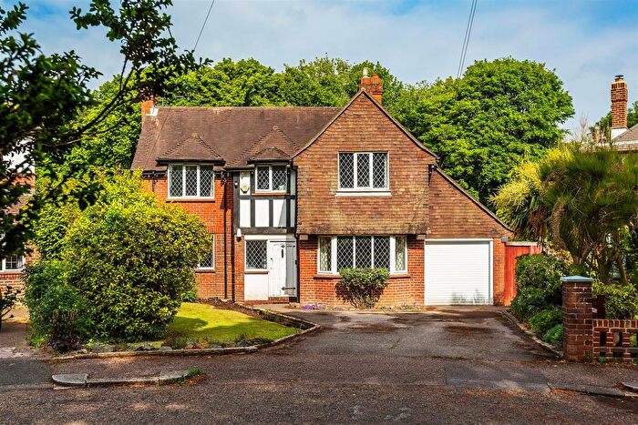 4 Bedroom Detached House For Sale In Fiddicroft Avenue, Banstead, SM7
