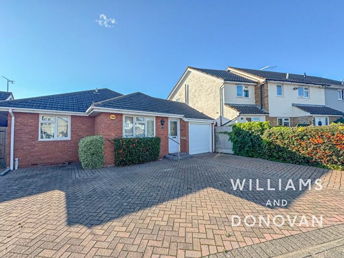 2 Bedroom Detached Bungalow For Sale In Plumberow Avenue, Hockley, SS5