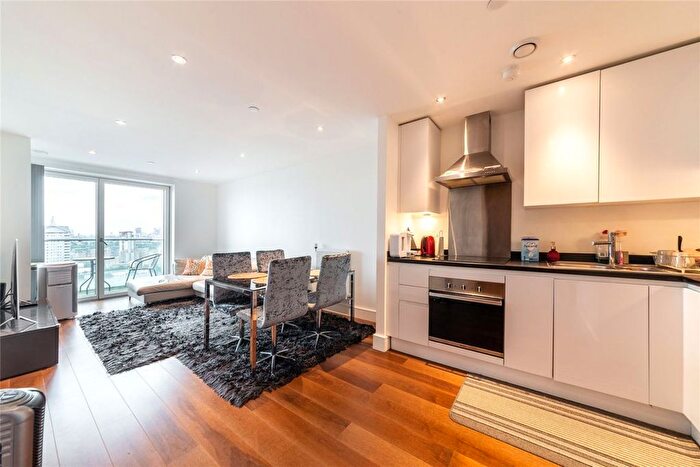 3 Bedroom Flat To Rent In Duckman Tower, Canary Wharf, London, E14