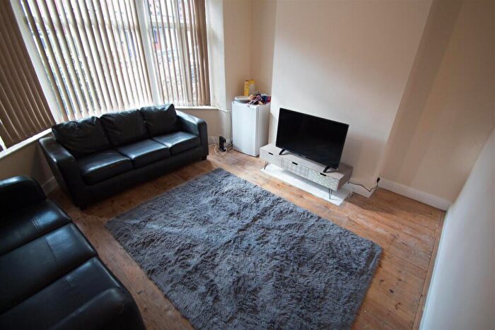 3 Bedroom Semi-Detached House To Rent In Headingley Mount, Headingley, Leeds, LS6