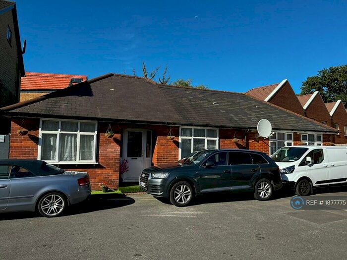 4 Bedroom Bungalow To Rent In Honeypot Lane, Stanmore, HA7