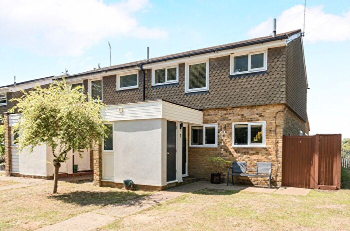 3 Bedroom Semi-detached House For Sale In Weybridge, Surrey, KT13