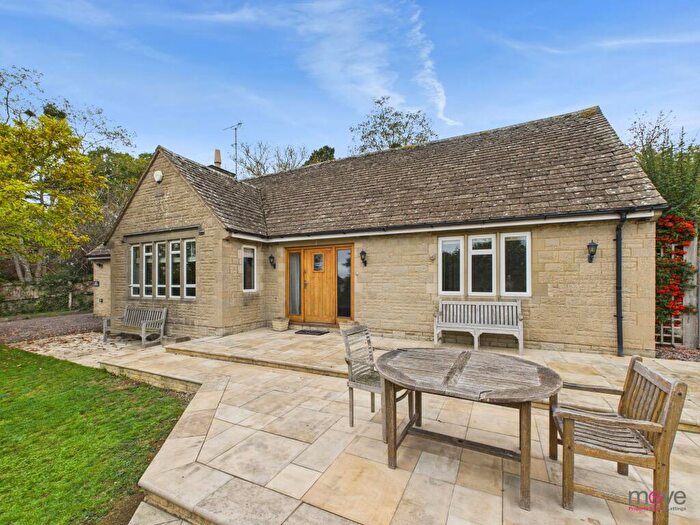 3 Bedroom Detached Bungalow For Sale In Southam Lane, Southam, GL52