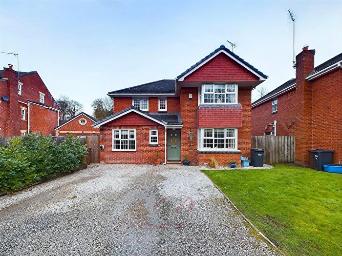 4 Bedroom Detached House For Sale In Wrexham Road, Pontblyddyn, Mold, CH7